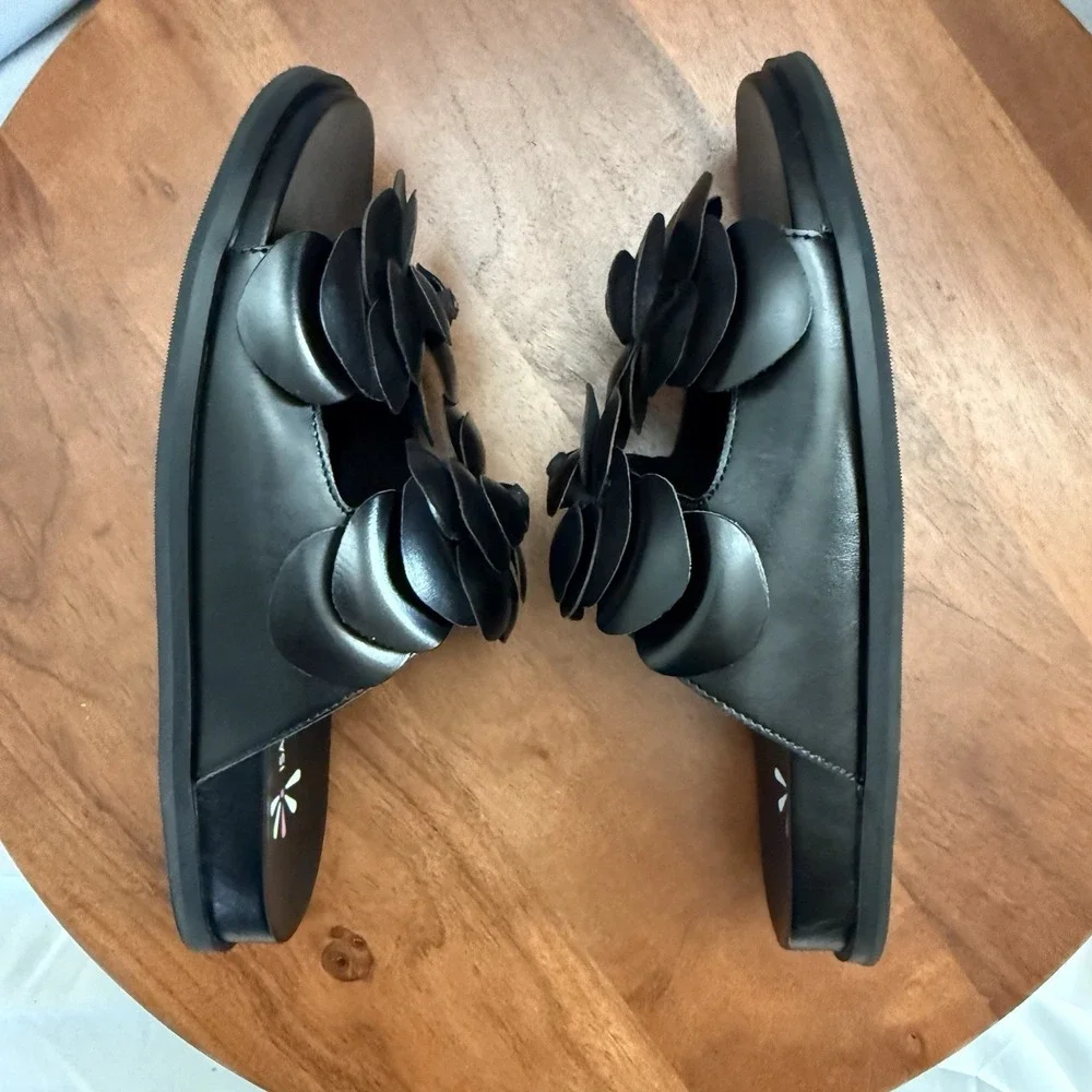 Isaac Mizrahi Live! Floral Slide Black Sandal‎ 3D Rose Petals Women's Size 7.5